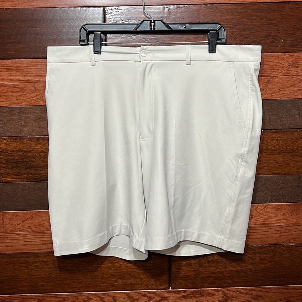 Cypress Club Flat Front Light Cream Colored Khaki Shorts